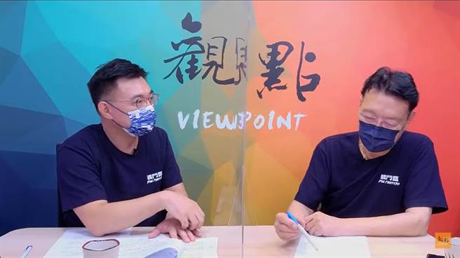 江启臣今天穿着「战斗蓝」T恤接受「赵少康观点」广播专访。（摘自赵少康直播）