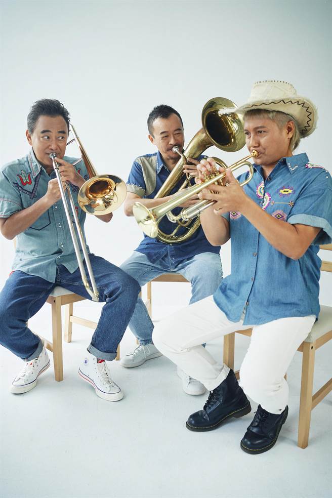 新寶島康樂隊的新專輯《剪剪花》將於本月底發行。（新樂園製作提供）