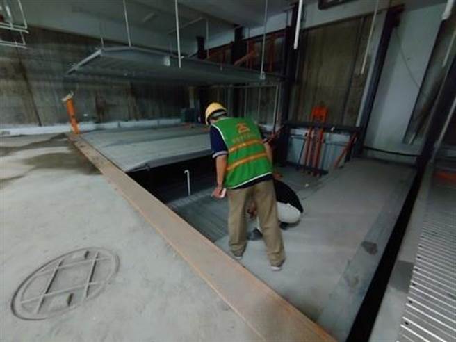 根据营建工地公安统计资料显示，今年截至8月共计有8案工安事件，较去年同期14案，降幅达42.9％。（高市府工务局提供／洪浩轩高雄传真）