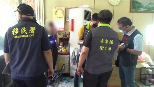 移民署南區事務大隊台東縣專勤隊26日在台東市區越南小吃店查獲5包來路不明、重量達1.64公斤的越南火腿。（移民署南區事務大隊台東縣專勤隊提供／蔡旻妤台東報導）