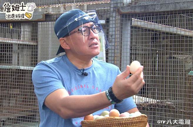 詹姆士在节目中介绍彩色蛋。（八大提供）