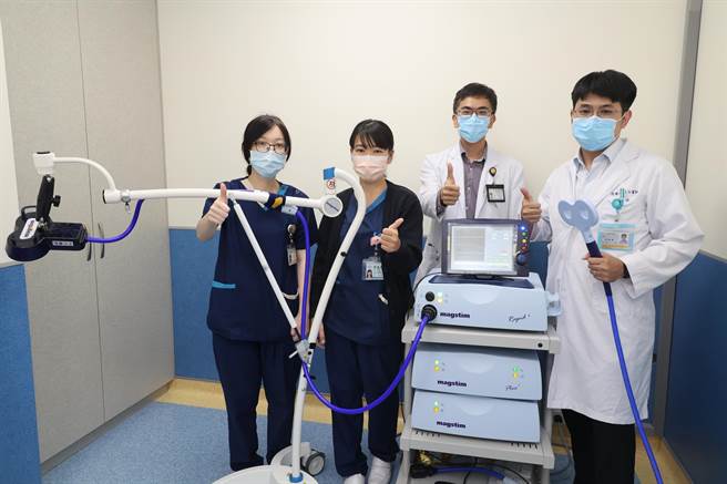 员林市常春医院復健科引进最新的重复经颅磁刺激仪，协助中风、脑伤患积极復健。（医院提供／谢琼云彰化传真）