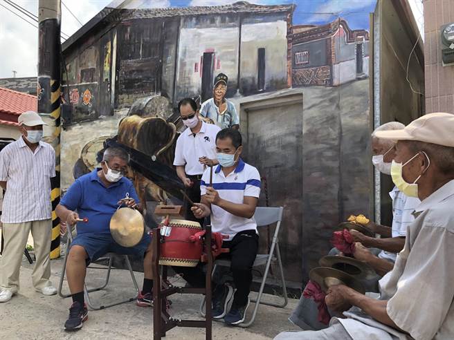 何厝村走过600多年，故事馆揭牌仪式也很传统。（李金生摄）