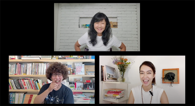 《保持聯絡》主持人訪問載運莫德納疫苗回台的機師陳蓓蓓。（公視提供）