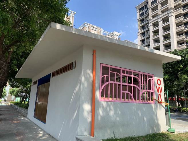 男女廁及友善廁所均採用開大窗設計，增加通風及採光，並提升安全性。（戴上容攝）