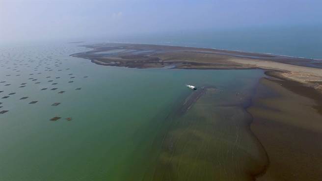 蔡易余建议在外伞顶洲设立特色邮筒，促进观光。（蔡易余办公室提供／张亦惠嘉县传真）