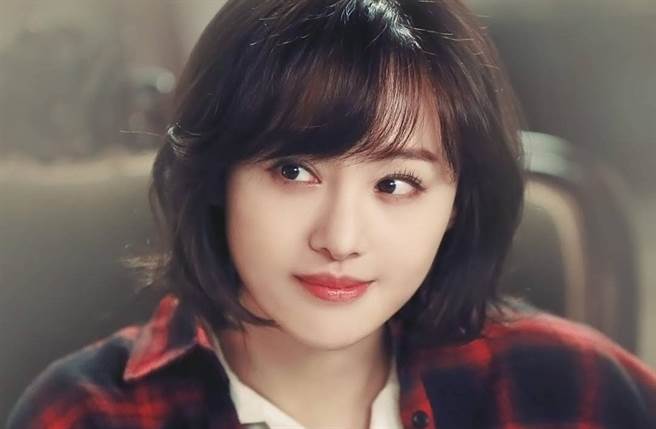 鄭爽確定成范冰冰第2，因逃稅遭重罰13億台幣。(取自微博)