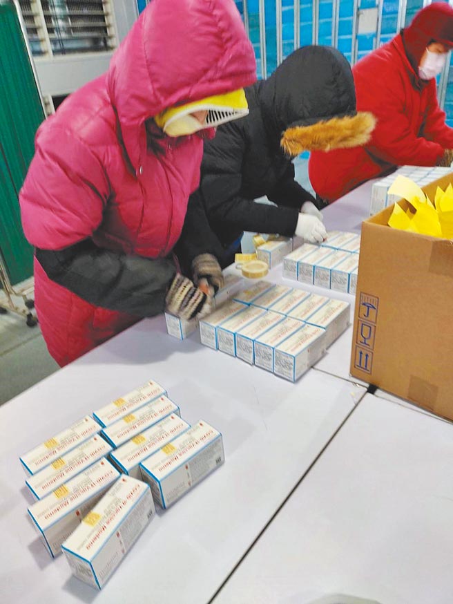 日本傳莫德納疫苗出現「會受磁鐵吸引的雜質」，厚勞省要求停用同一批、總計163萬劑。圖為莫德納疫苗在低溫倉儲封緘示意圖，與新聞事件無關。（衛福部食藥署提供）