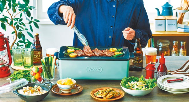 全联「TOFFY Classic无烟电烧烤盘」，市价8990元，1000福利点+4580元，51折，限量1000组。（全联提供）（饮酒过量有害健康）