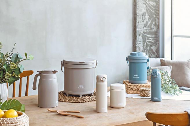 THERMOS膳魔師近期推出新品「極光森林」系列，活動期間任選2件極光森林系列商品也享有6折優惠再加贈北歐風購物袋，數量有限，行動要快。（膳魔師提供）