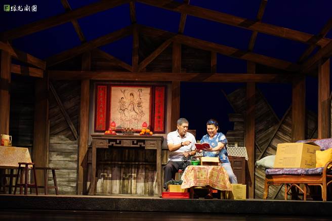 绿光剧团新戏《人间条件7》间隔座首演场4场，在开卖7分钟完售，团队再加开4楼座位。（绿光剧团提供）