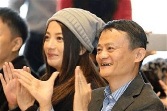 赵薇与马云有多次资本合作关系，金额动辄数十亿元人民币。（图／微博）