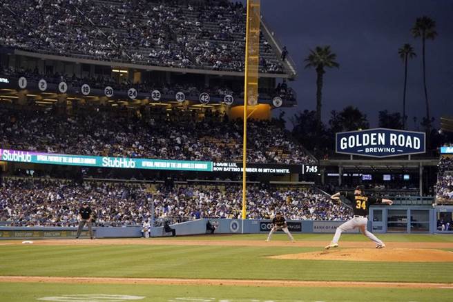 大联盟计画增加投打之间的距离以提升全体的打击率。（美联社资料照）