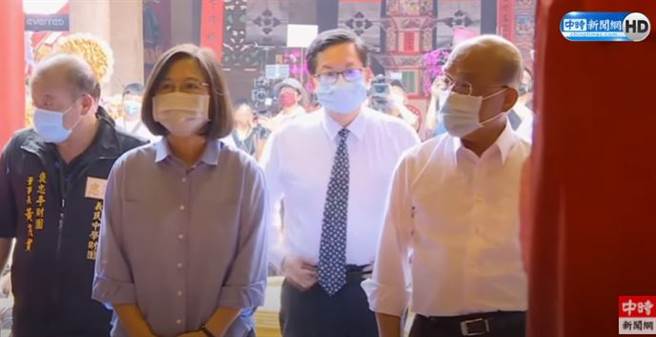 蔡英文、苏贞昌、郑文灿出席「2021全国义民祭庆祝大典」。(取自中时新闻网直播)