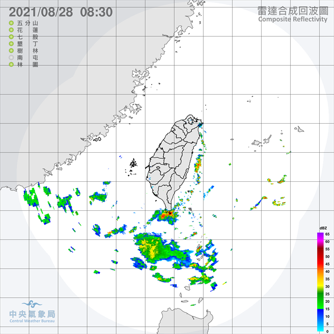 中央气象局预报指出，今天天气稳定，各地上午晴朗炎热，大环境偏东风，迎风面的东南部沿海地区以及恒春半岛偶尔还是有零星短暂阵雨发生，午后短暂雷阵雨主要发生在中南部地区及各地山区，山区是主要的对流发展区，短延时强降雨、雷击及强阵风仍有机率出现，外出建议携带雨具备用；气温方面，各地高温约33至35度，尤其是在台北盆地、高屏近山区内陆及花东纵谷有36度以上高温发生的机率。（翻摄自中央气象局／林良齐台北传真）