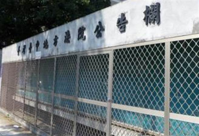 在军中担任上校的陈姓男子为了19万元收贿，却赔上大好前程，还盼判刑5年10月。(林欣仪摄)