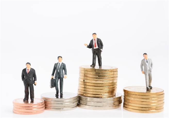 穷人VS.富人的不同，就在这4点区别。（图／小花平台保险+）