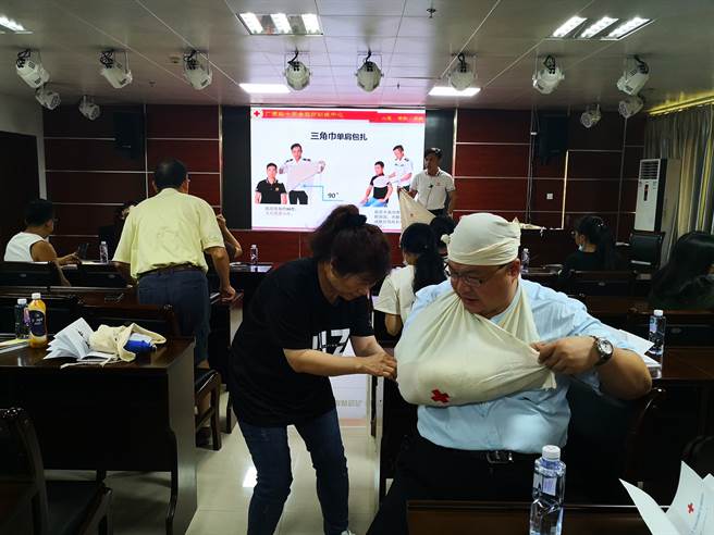 學員在進行分組練習。(圖文來源/廣西南寧市台辦，倫俊芝)