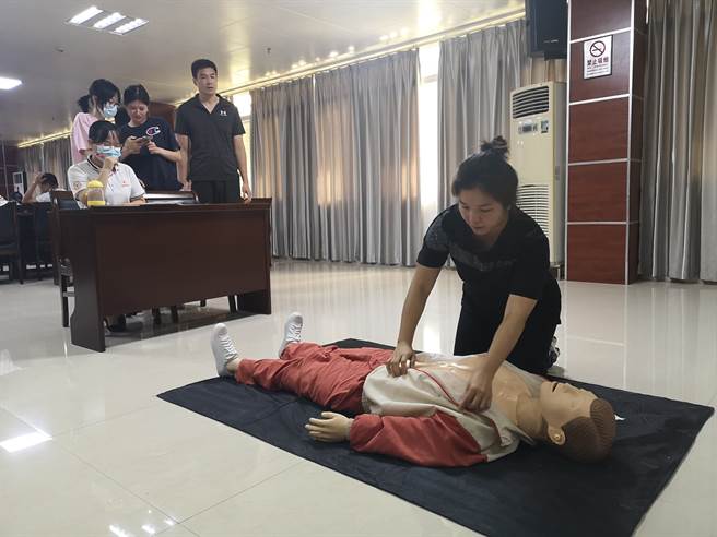 學員在進行考試。(圖文來源/廣西南寧市台辦，倫俊芝)