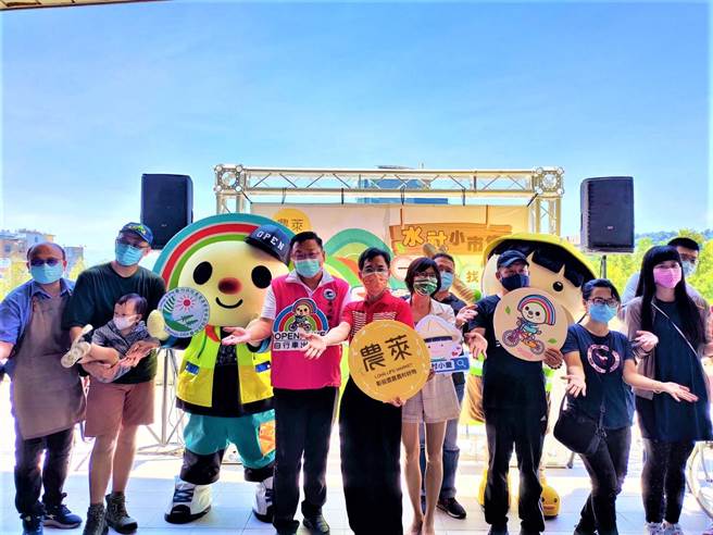 水土保持局南投分局与统一超商-日月潭水社综合商场合作举办农莱市集，28日在日月潭水社商场热闹登场。（卢金足摄）