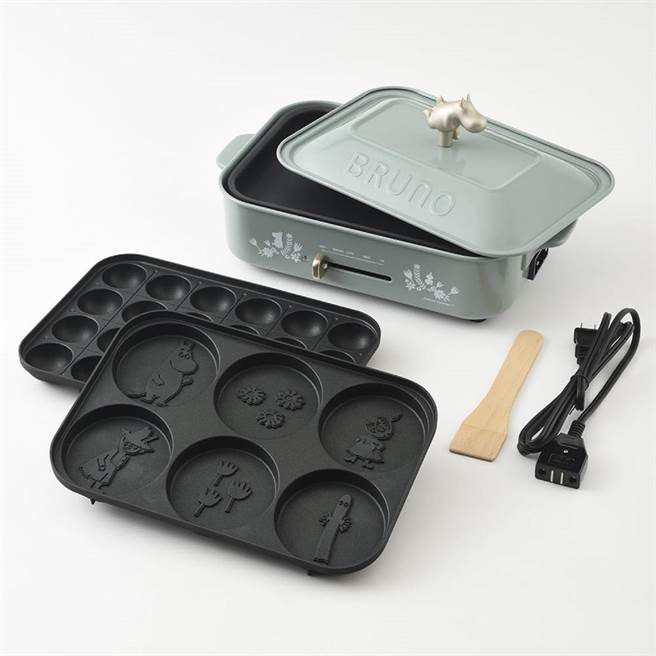 momo购物网的日本BRUNO 噜噜米Moomin联名款多功能电烤盘，内含平盘、章鱼烧、六格联名款，原价4990元，9月9日到12日特价4280元。（momo购物网提供）