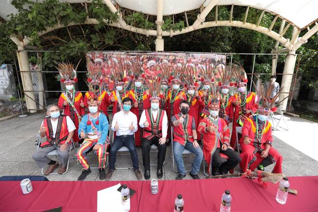 基隆市政府民政处28日在原住民文化会馆旁广场，办理原住民联合丰年祭活动，基隆市长林右昌、民政处长王榆森、立委蔡适应到场共襄盛。（基市府提供／张颖齐基隆传真）