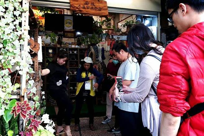 台南散步导览-老屋老店老生活府城木屐店（三级警戒前拍摄照片）。　图：台南市政府观光旅游局╱提供