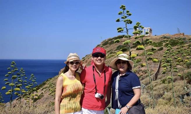 蔺奕》一个人的驾驶座
。(图/爱传媒提供)