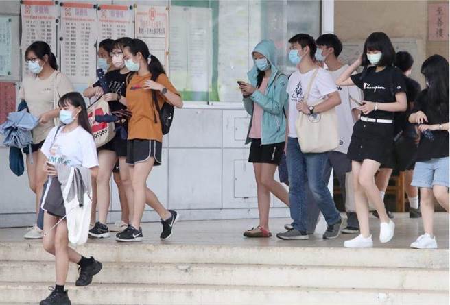 2002年出生、生肖多属马的19岁大学生，成了疫苗孤儿。（资料照）