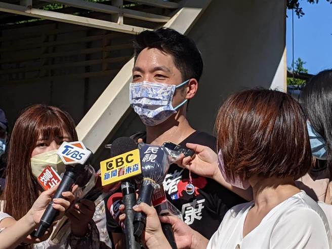 国民党立委蒋万安今天炮轰，陈时中的说法非常荒谬且不伦不伦，宛如「现代版晋惠帝」，根本就不知民间疾苦，更不食人间烟火。（赵婉淳摄）