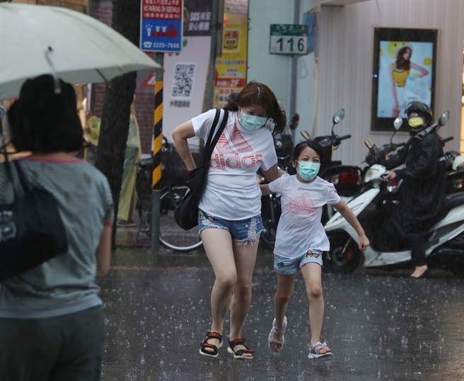 午后对流云系发展旺盛，易有短延时强降雨。（资料照／刘宗龙摄）