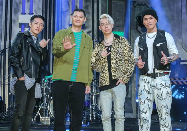 《大嘻哈时代》导师群开心录影。（粘耿豪摄）