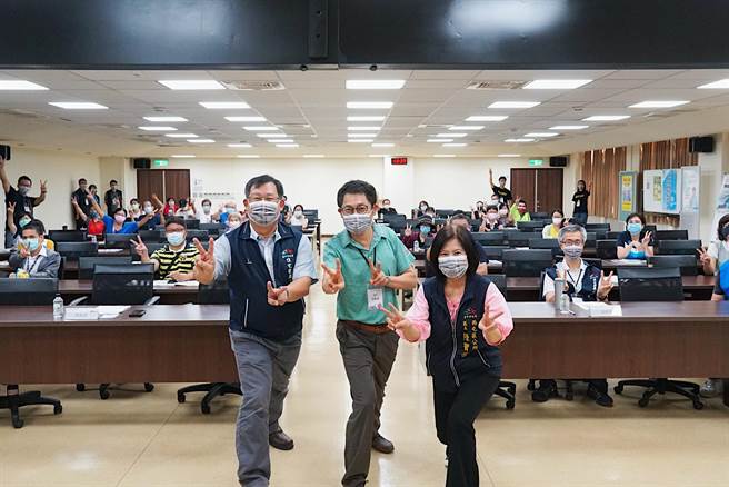 台中市西屯區公所28日與台中市政府住宅發展工程處合辦「台中樂居學堂」講習會。（盧金足攝）