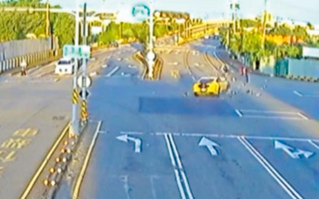 叶姓男子14日在苗栗县高速狂飙，闯红灯撞上1名机车女骑士。（翻摄画面／邱立雅苗栗传真）