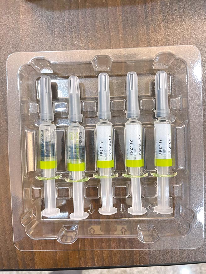 台中市8月23日開始為民眾接種高端疫苗，連日來已有4例不良反應通報。（台中榮總提供／馮惠宜台中傳真）