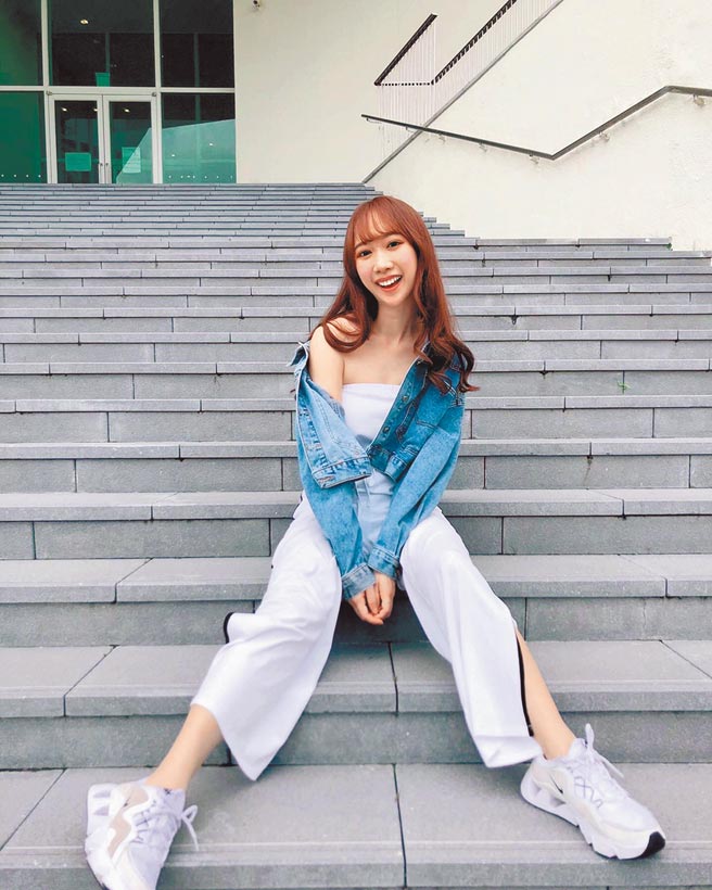 謝寶萱是第3屆璀璨之星，之後加入伊林大家庭。（伊林娛樂提供）