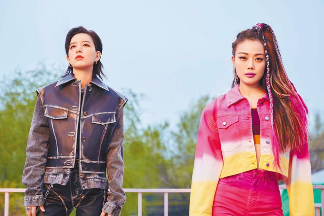 容祖儿（右）新歌〈So Fresh〉邀李斯丹妮合作。（英皇娱乐提供）