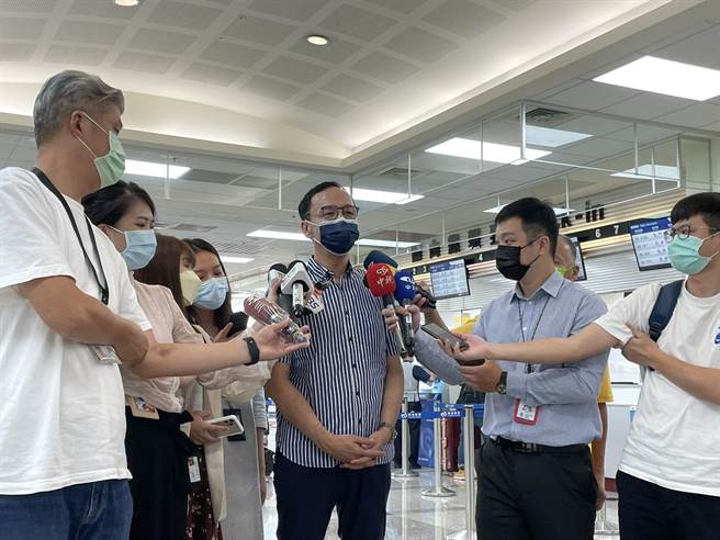 国民党党主席候选人朱立伦今早将搭机前往澎湖前受访。（朱立伦提供）