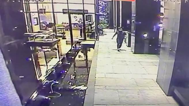 台市警察局雾峰分局、刑事警察大队共同侦破连续珠宝业者遭窃盗案。（民眾提供／卢金足台中传真）