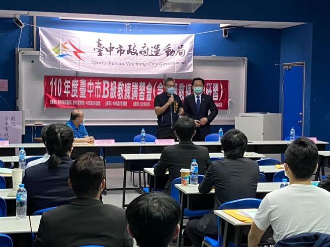 台中市运动局长李昱叡感谢教练辛苦栽培选手，期待未来台中选手能够与中央连结，向下扎根，向上展望国际。（台中市府提供／卢金足台中传真）