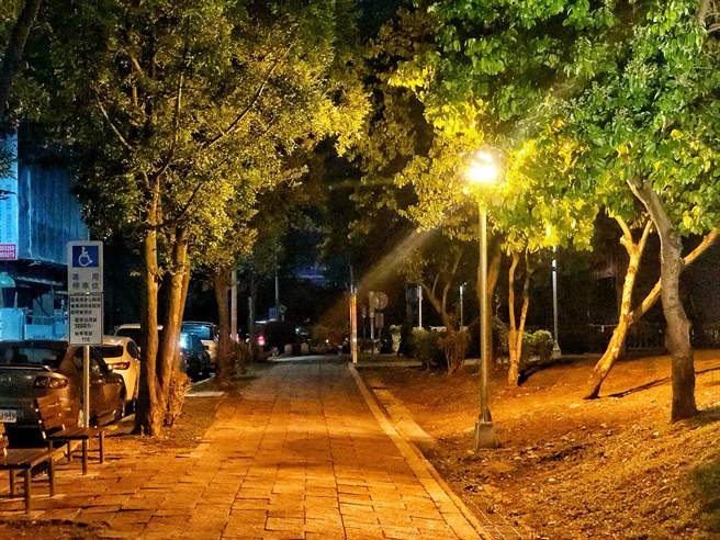 提升夜间用路安全，台中市府强化9所大专院校路灯照明。（台中市府提供／卢金足台中传真）