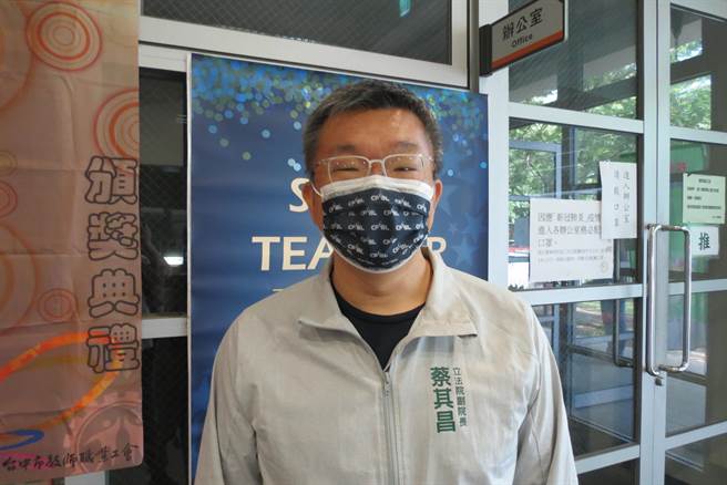 针对台中市长卢秀燕拥有高民调，立法院副院长蔡其昌认为，民调非当选保证。(林欣仪摄)