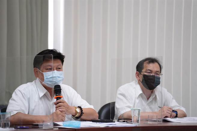 立法委员傅昆萁28日参加「台铁安全改革说明会」，要求台铁拿出改革决心与态度，重视相关安全改善工程及管理制度，并承诺罹难者家属，将协助争取完善慰问。（立法委员傅昆萁服务处提供／罗亦晽花莲传真）