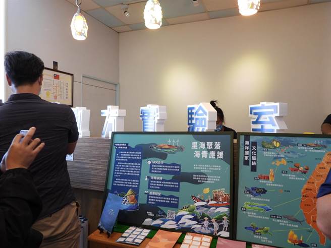 花莲向日广场也邀请国海院在此设置实验室，推广海洋之美与奥妙。（罗亦晽摄）