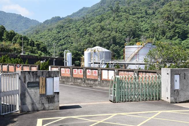 出磺坑是目前仍然有生产的古老油矿之一。（谢明俊摄）