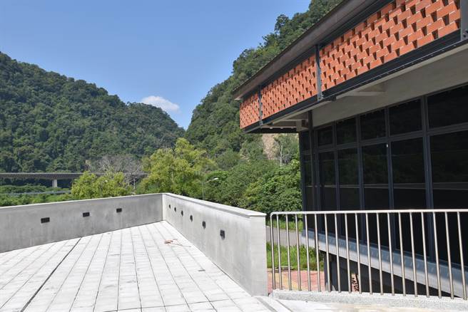 出磺坑前沿有着特殊的牛斗地理景观。（谢明俊摄）