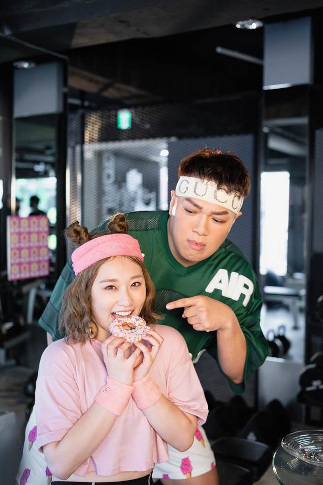 焦凡凡〈拜托拜托给我一口〉MV处女秀，好友关韶文担任彩蛋。（想不到音乐工作室 提供）