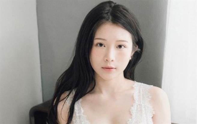 女星鸡排妹常有惊人之举。（图／IG@鸡排妹）