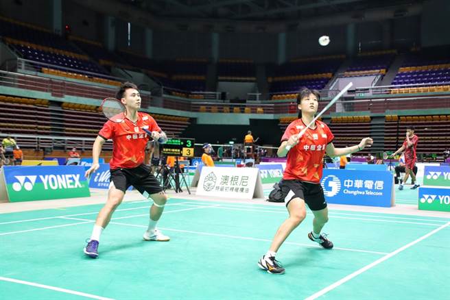 中租杨博涵(左)、中租北商大黄瀞平(右)。(中华羽协提供)