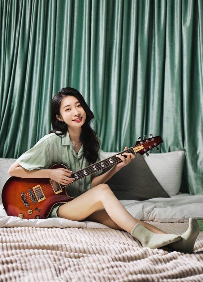 陈华庆生老板严爵、师弟出动力挺感动喊：最棒礼物。(图／鲔鱼肚影音提供)
